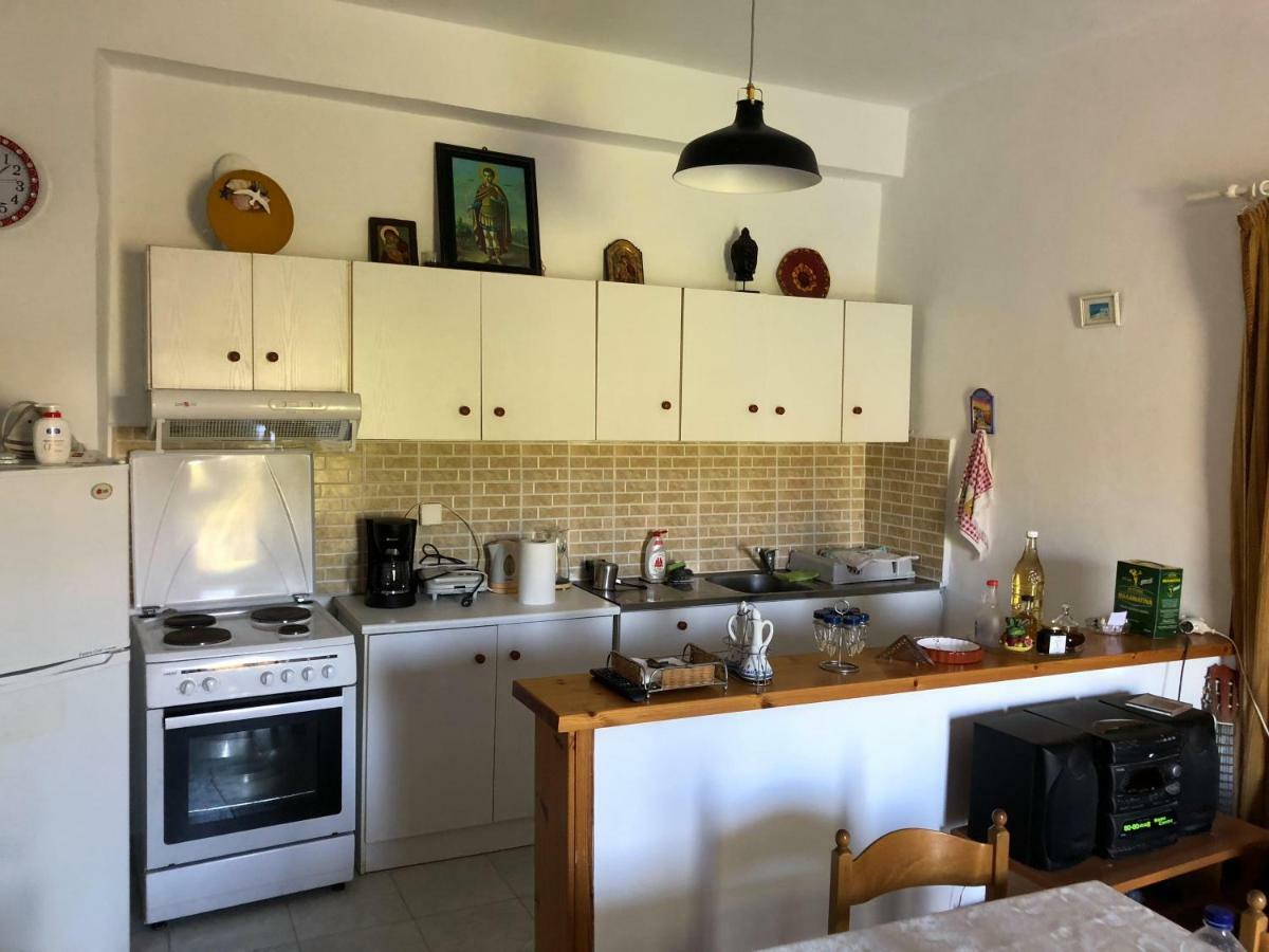 Pericles Traditional Cretan * Stavrokhorion